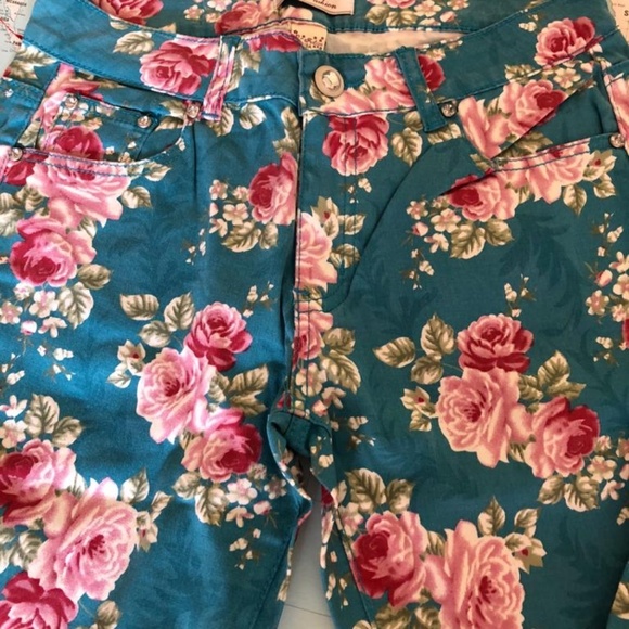 NEW WITH TAGS FLORAL SKINNY JEANS - Picture 6 of 7